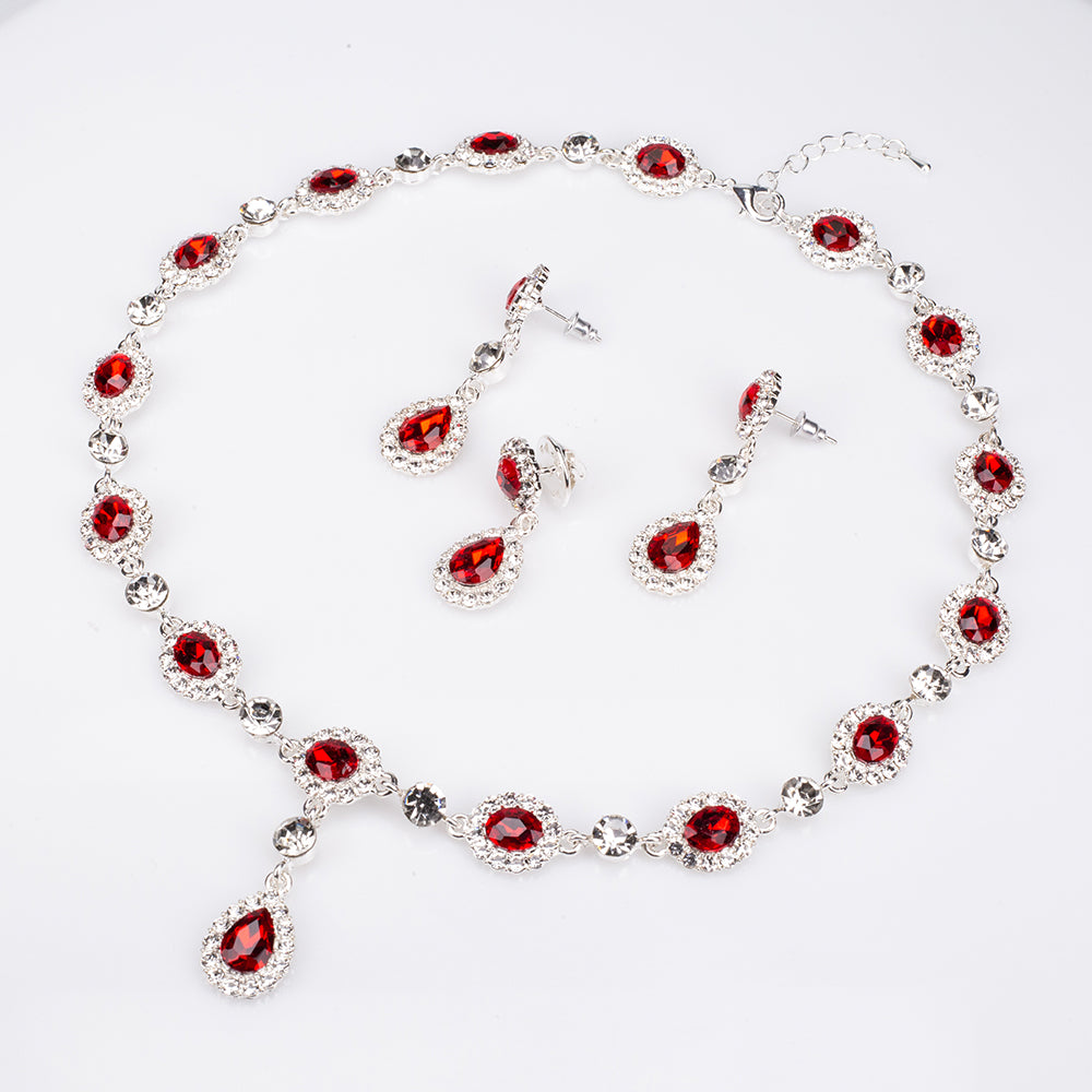 Conjunto de Aleación Bañado en Oro Blanco con Cristal Emporia® Rojo y Cristal Emporia® Blanco (Collar +Pendientes )