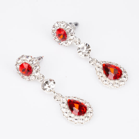 Conjunto de Aleación Bañado en Oro Blanco con Cristal Emporia® Rojo y Cristal Emporia® Blanco ( Collar +Pendientes )