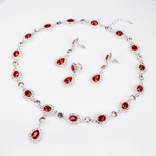 Conjunto de Aleación Bañado en Oro Blanco con Cristal Emporia® Rojo y Cristal Emporia® Blanco ( Collar +Pendientes )