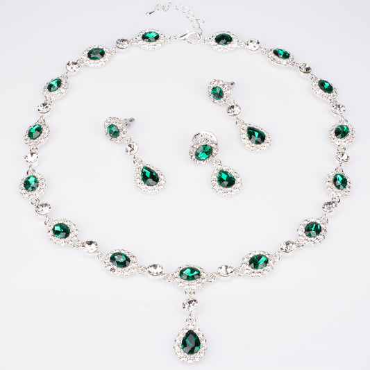 Conjunto de Aleación Bañado en Oro Blanco con Cristal Emporia® Verde y Cristal Emporia® Blanco ( Collar +Pendientes )